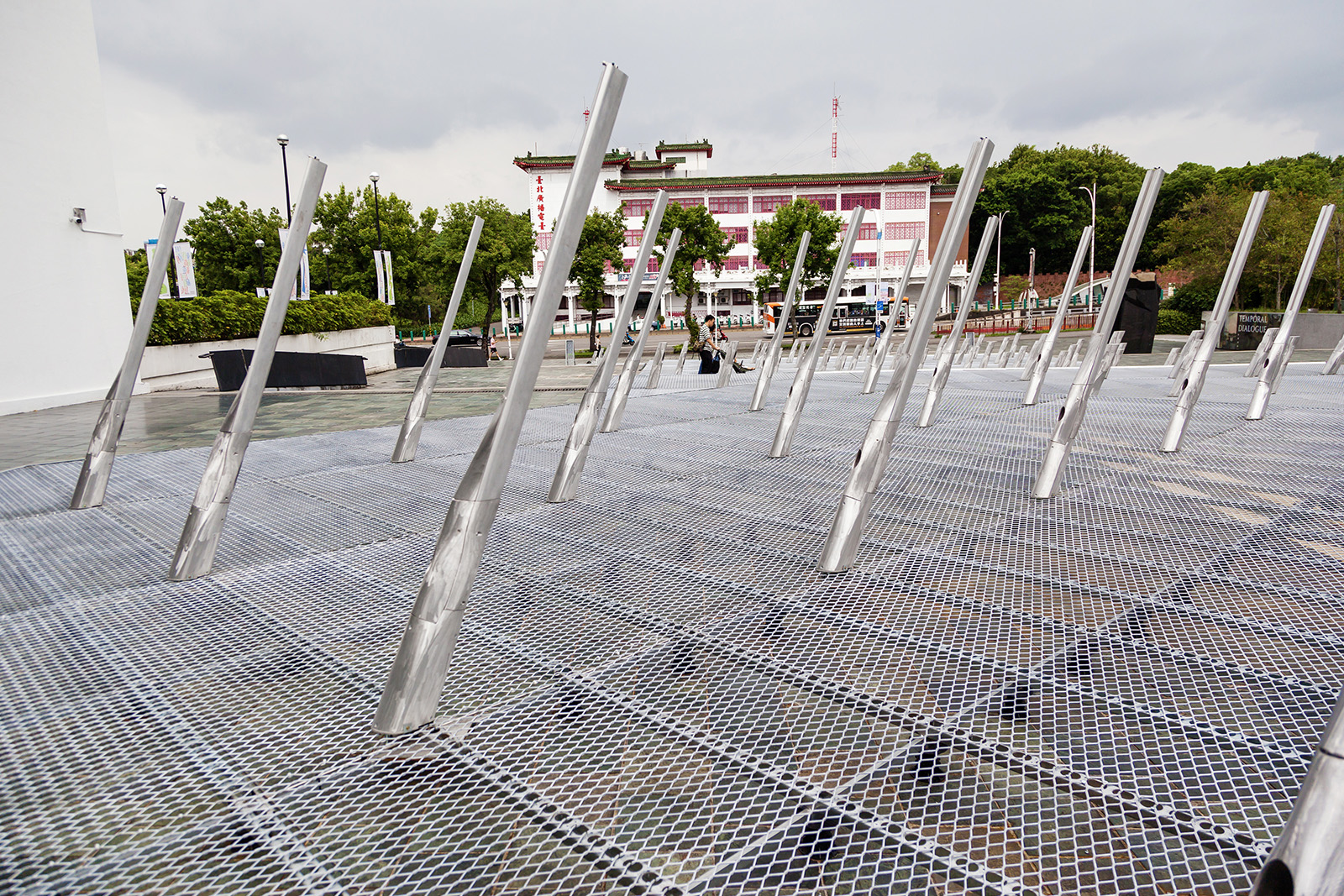 台北市立美術館 X site|金屬擴張網實現會呼吸的城市地景