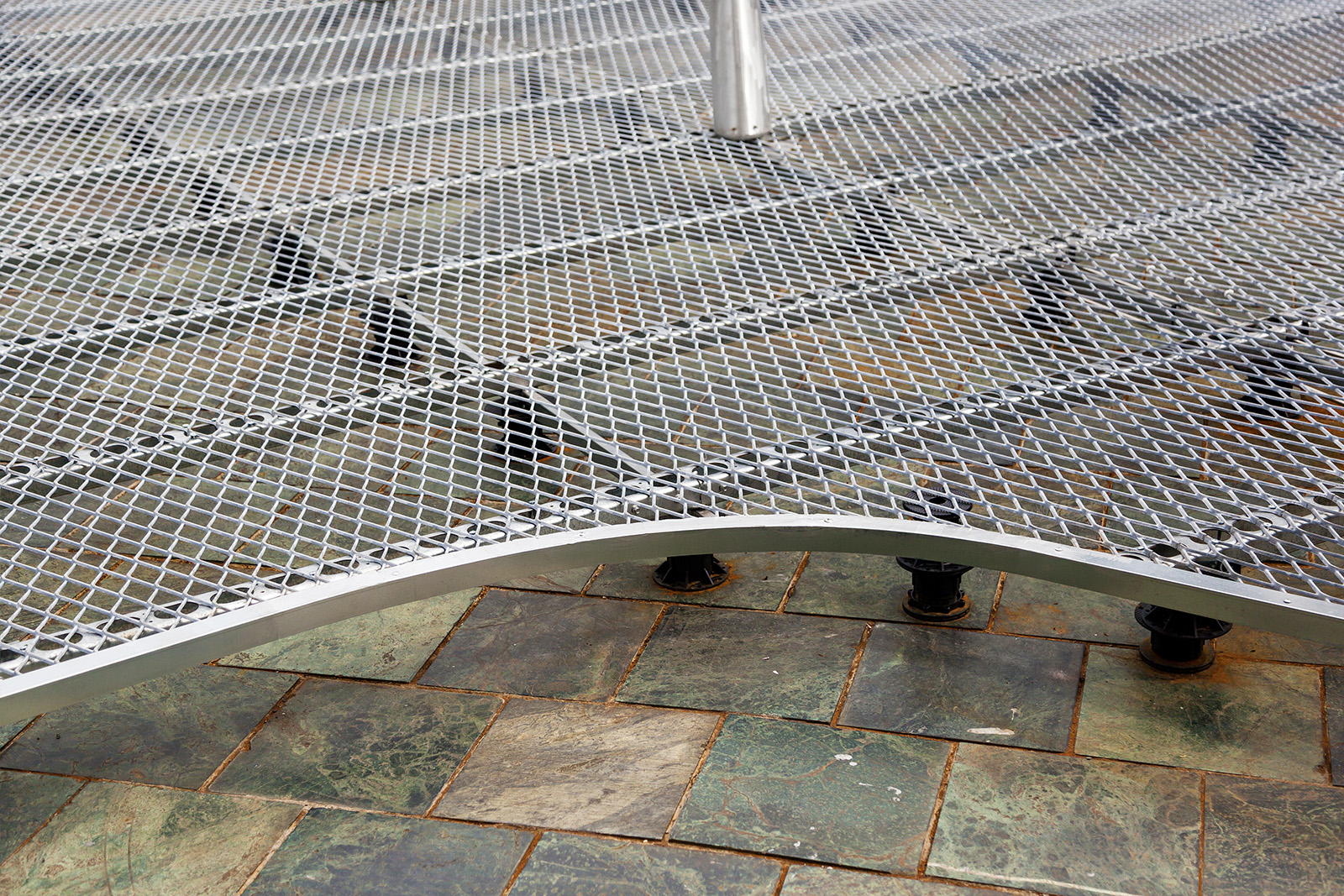 台北市立美術館 X site|金屬擴張網實現會呼吸的城市地景