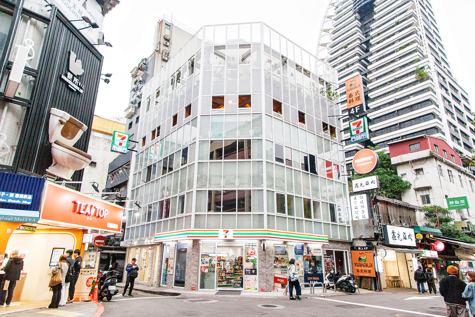 商空外牆-  西門町那哈拉泰式餐酒館