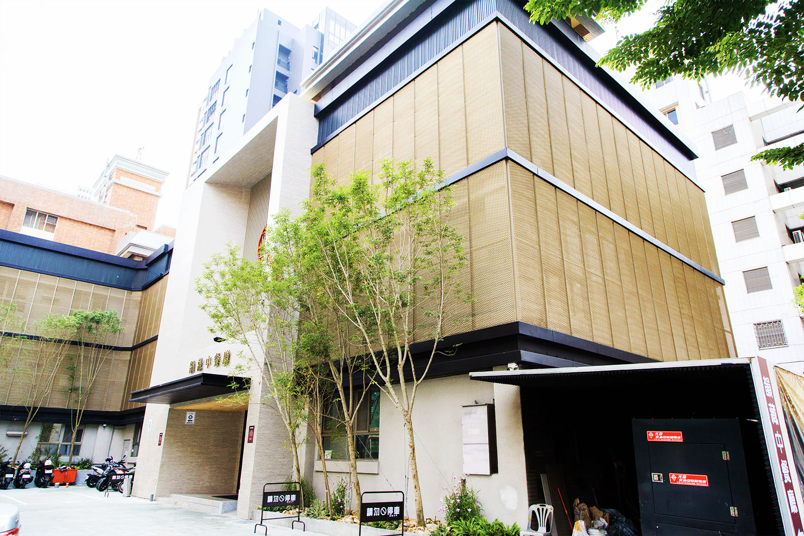 韻藏中餐廳-金屬網外牆