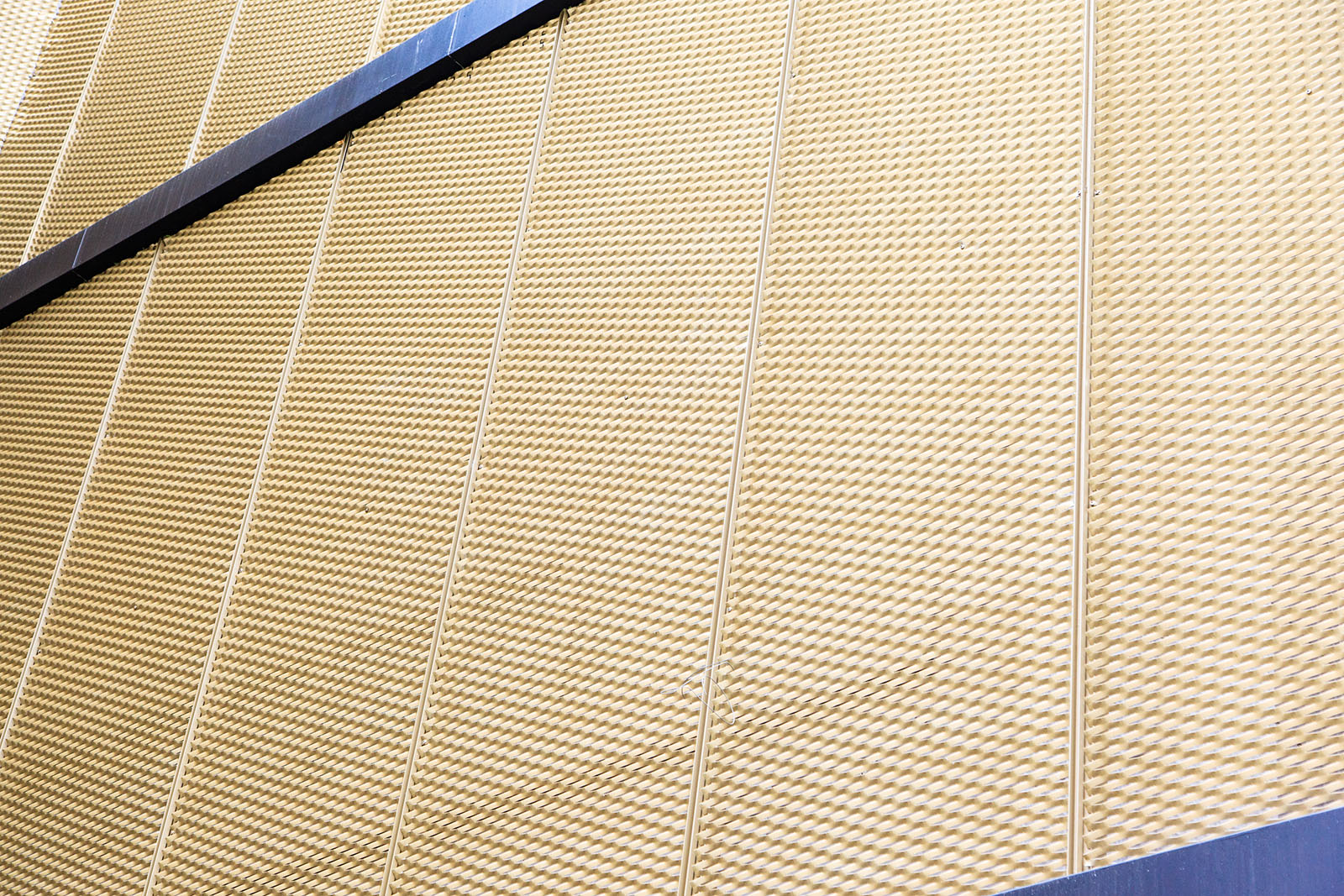 韻藏中餐廳-金屬網外牆