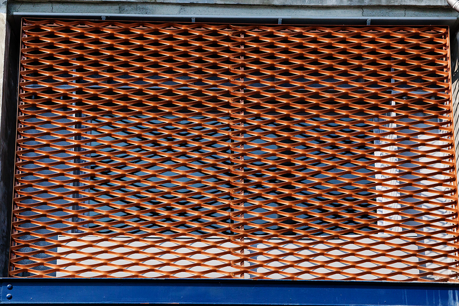 高雄大港倉金屬擴張網案例｜通透耐久的工業立面設計