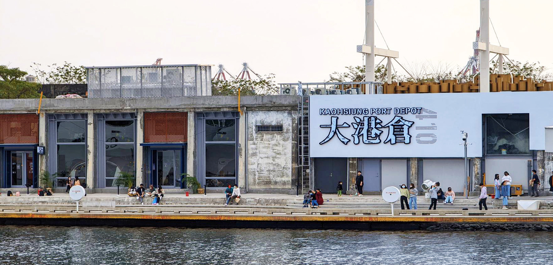 高雄大港倉金屬擴張網案例｜通透耐久的工業立面設計