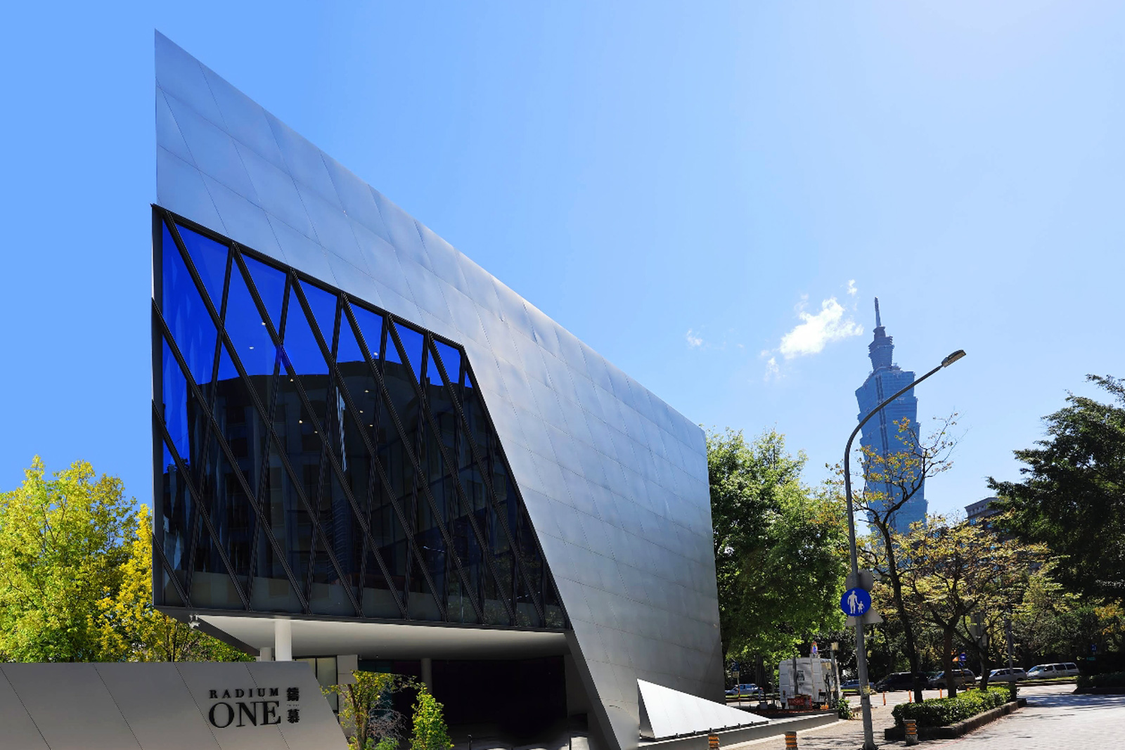 日勝生鑄慕RADIUM ONE 接待會館外牆 