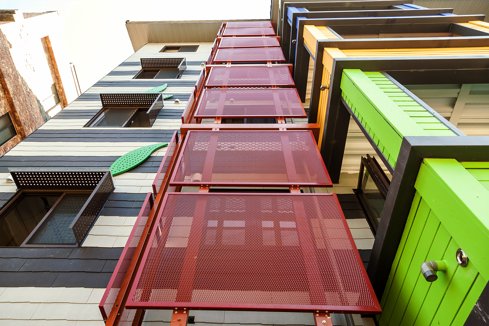 建築外觀擴張網-桃園龍潭渴望園區 斑馬公寓